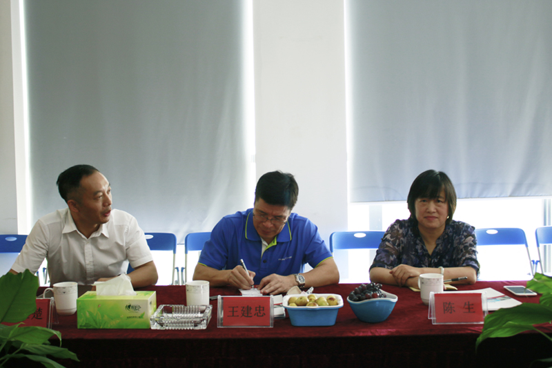 中國氟塑協(xié)會(huì)王建忠理事長、陳生秘書長一行蒞臨我司指導(dǎo)工作